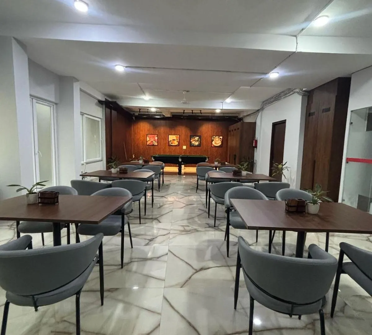 Housr Sector 56 Gurgaon Sushant Lok 2 3*,