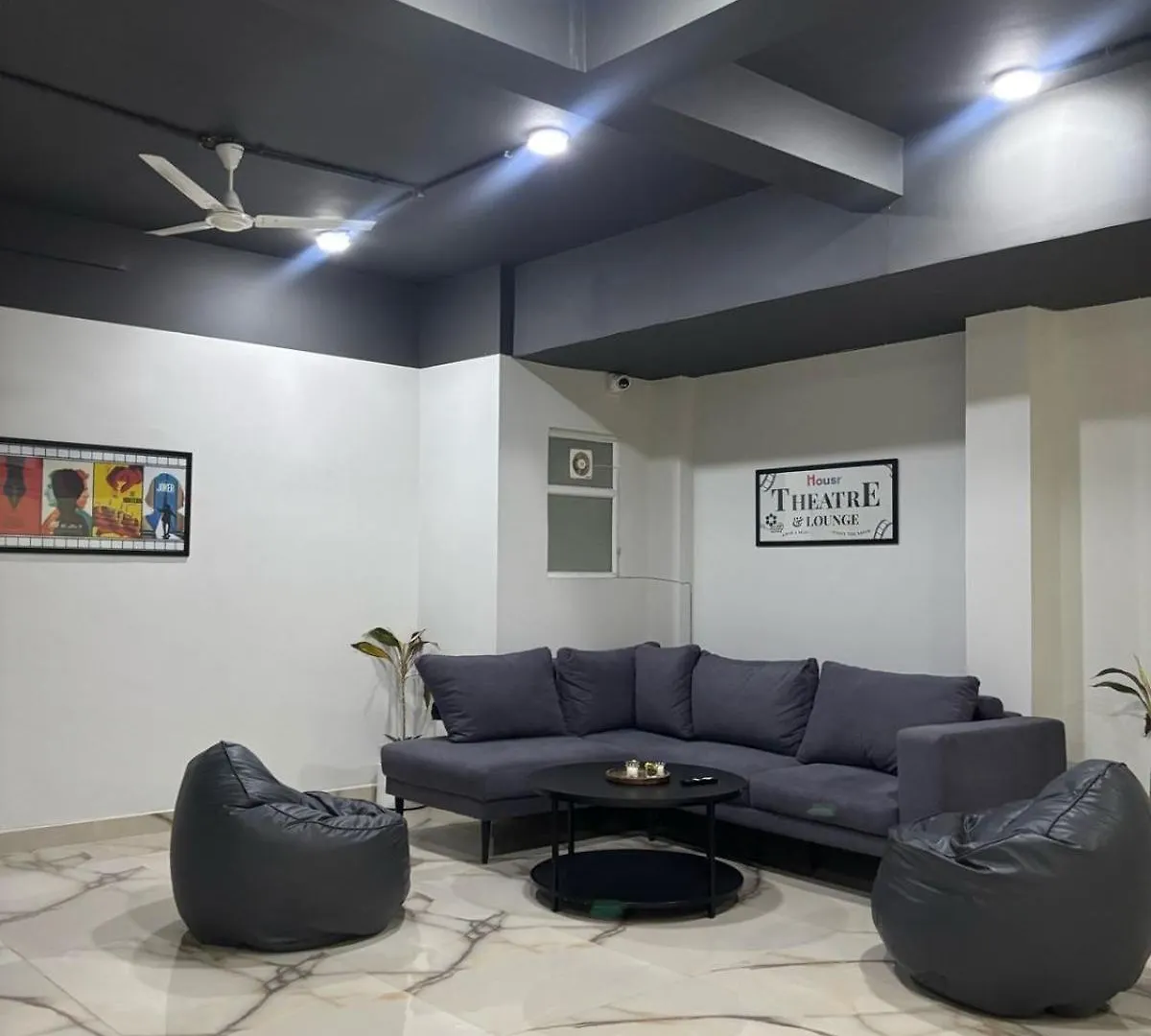 Housr Sector 56 Gurgaon Sushant Lok 2 3*,  הודו
